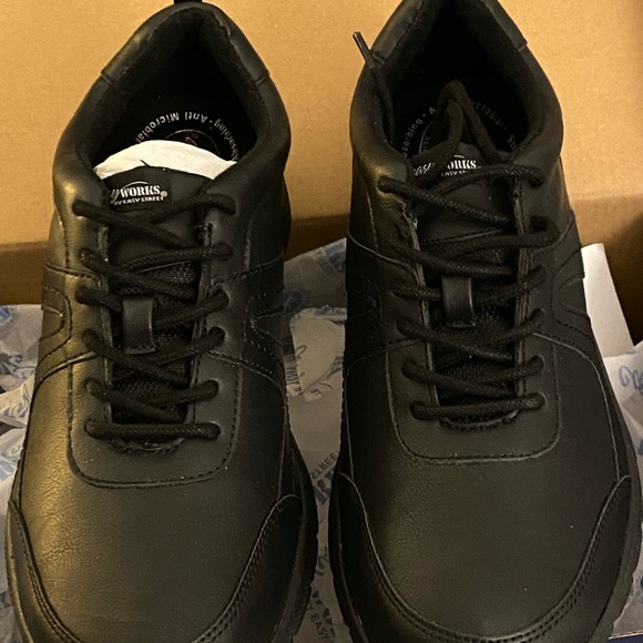 Easy Street Oil-Resistant Non-Slip Shoes Size 8 Women - Picture 3 of 5